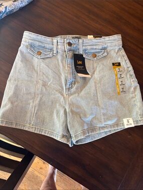 BNWT Lee shorts